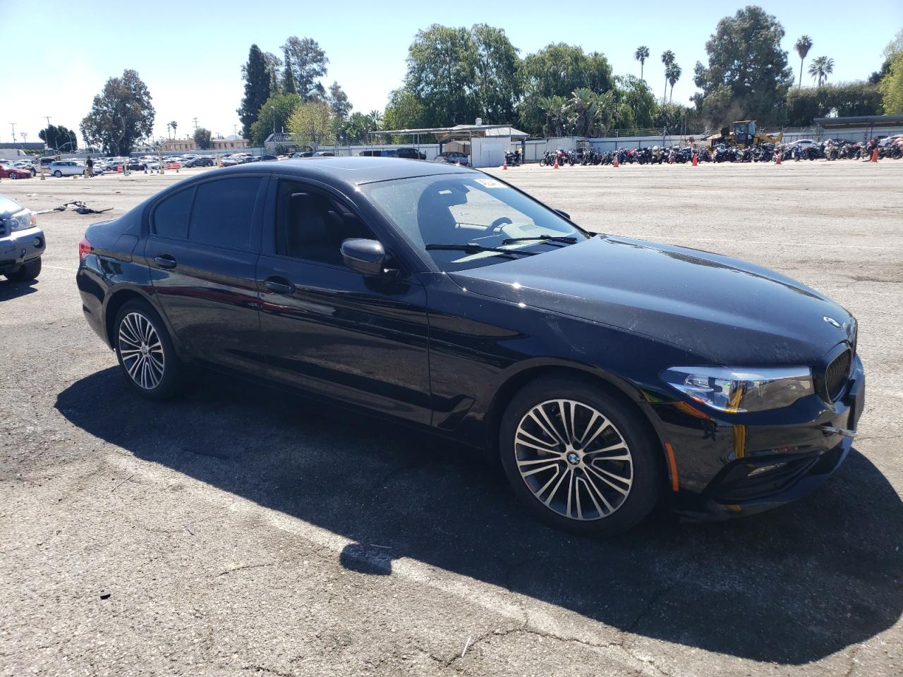 Photo 3 VIN: WBAJA5C5XJWA56581 - BMW 5ER 