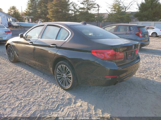 Photo 2 VIN: WBAJA7C51JWC77045 - BMW 530XI 