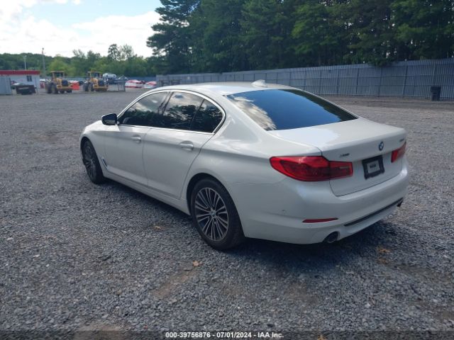 Photo 2 VIN: WBAJA7C53KWW00462 - BMW 530I 