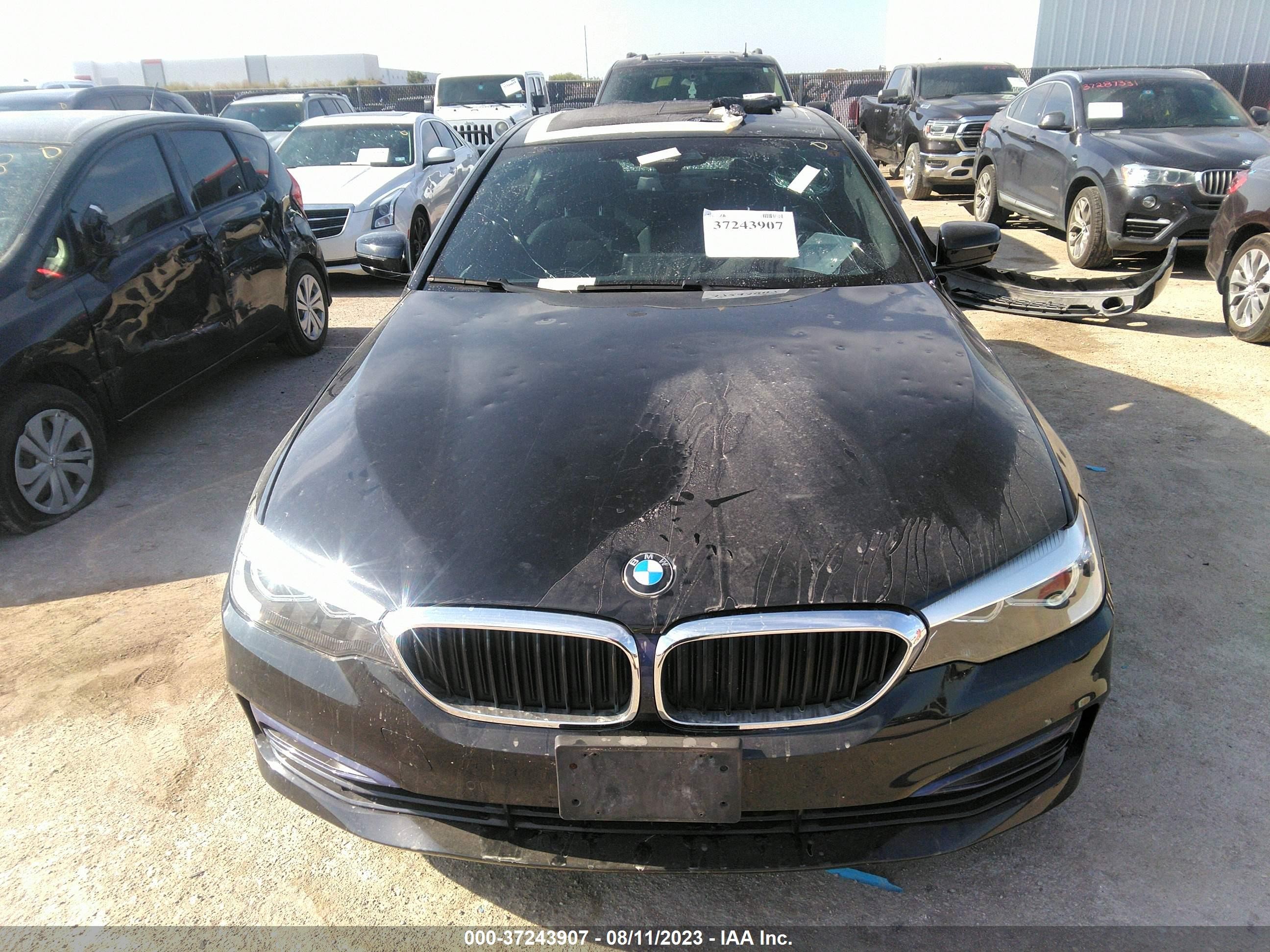 Photo 11 VIN: WBAJA7C5XJWC75990 - BMW 5ER 