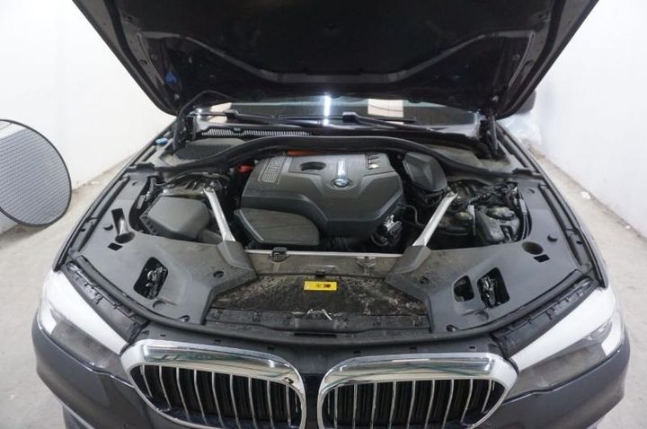 Photo 35 VIN: WBAJA91010CD58727 - BMW 530E 