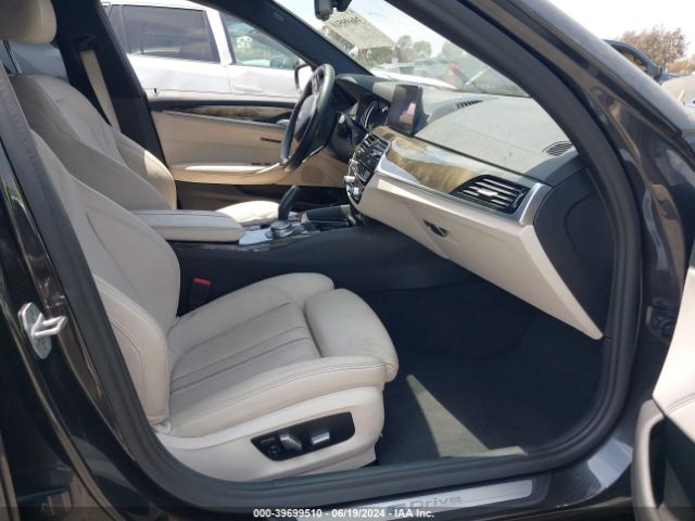 Photo 4 VIN: WBAJA9C53KB254884 - BMW 530E 