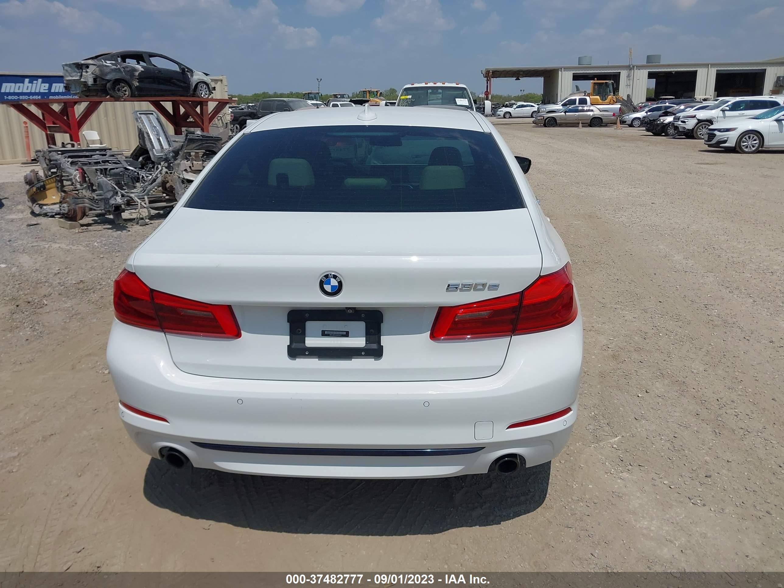 Photo 15 VIN: WBAJA9C54JB253211 - BMW 530 