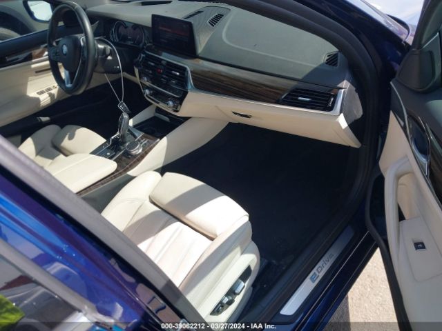 Photo 4 VIN: WBAJA9C54KB389369 - BMW 530E 