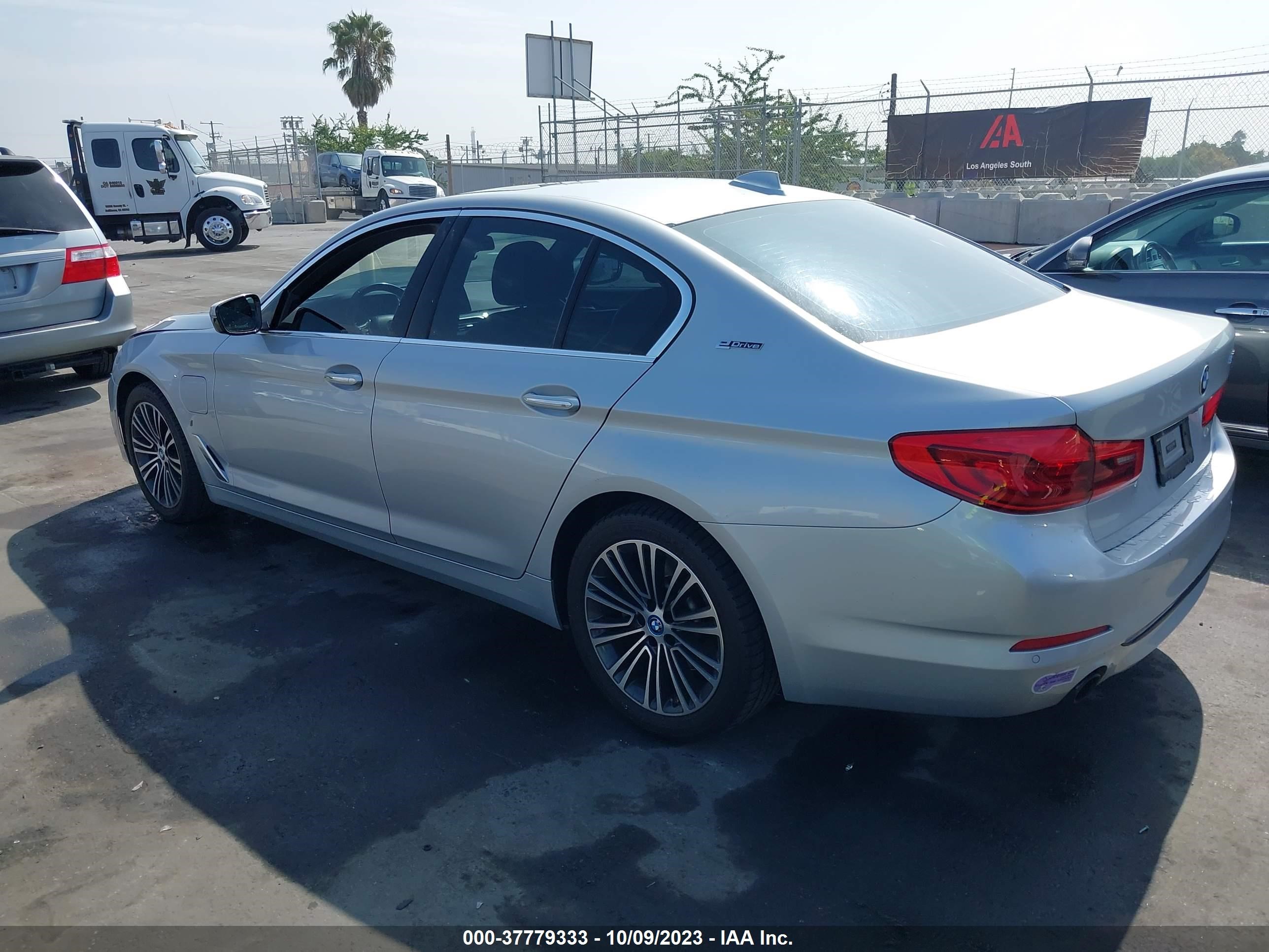 Photo 2 VIN: WBAJA9C57JB249668 - BMW 5 SERIES 