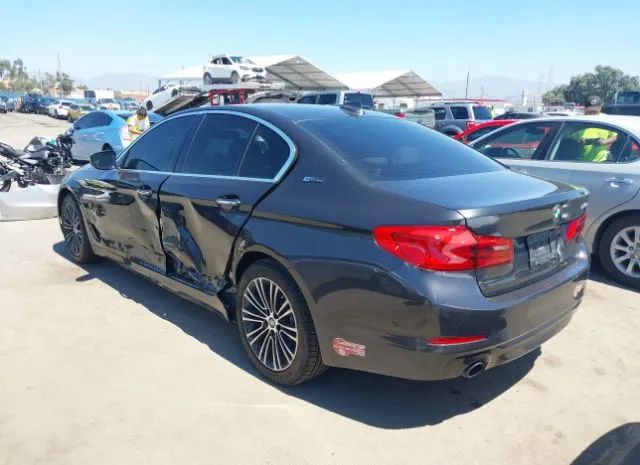 Photo 2 VIN: WBAJA9C5XJB032843 - BMW 530E 