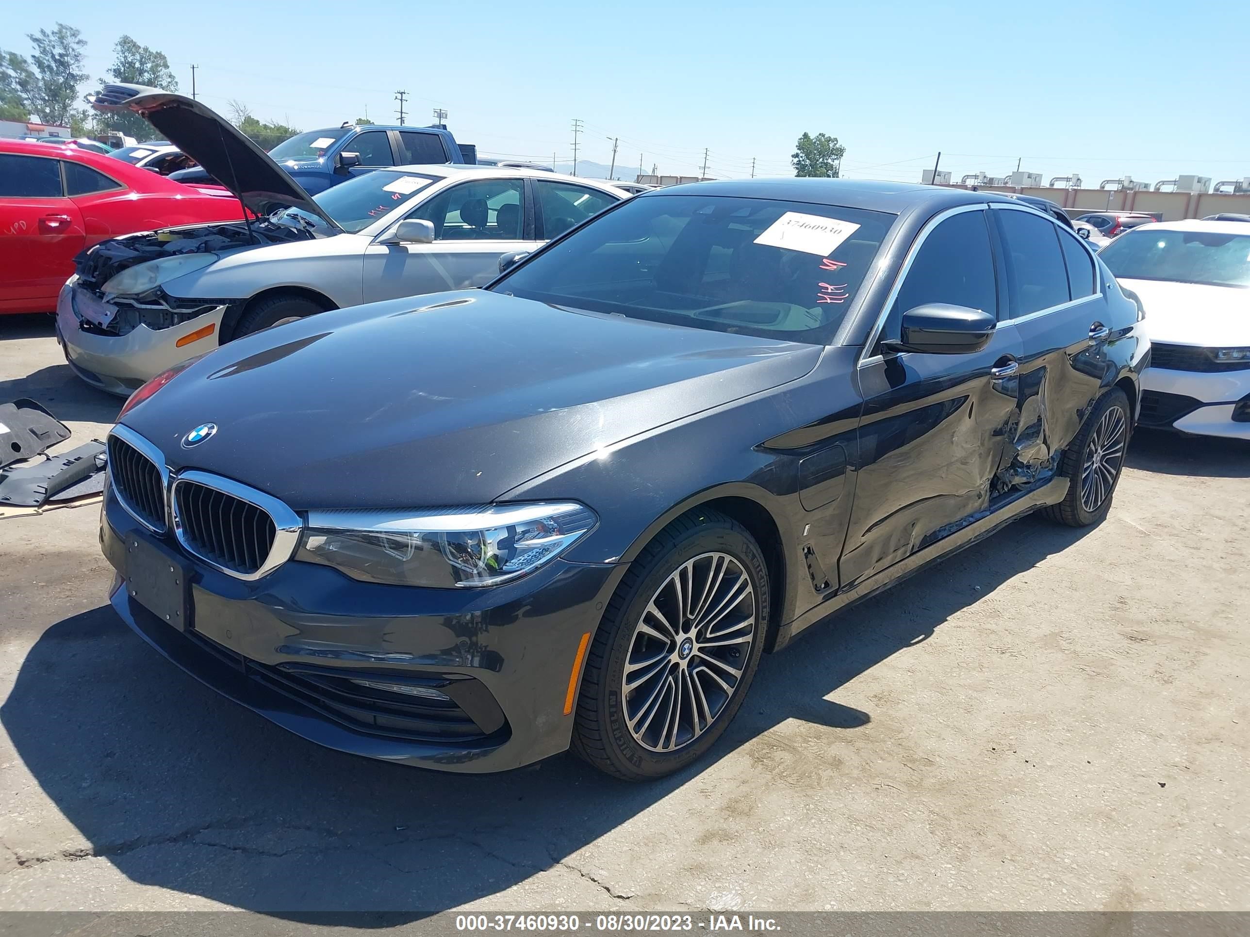 Photo 1 VIN: WBAJA9C5XJB032843 - BMW 530E 