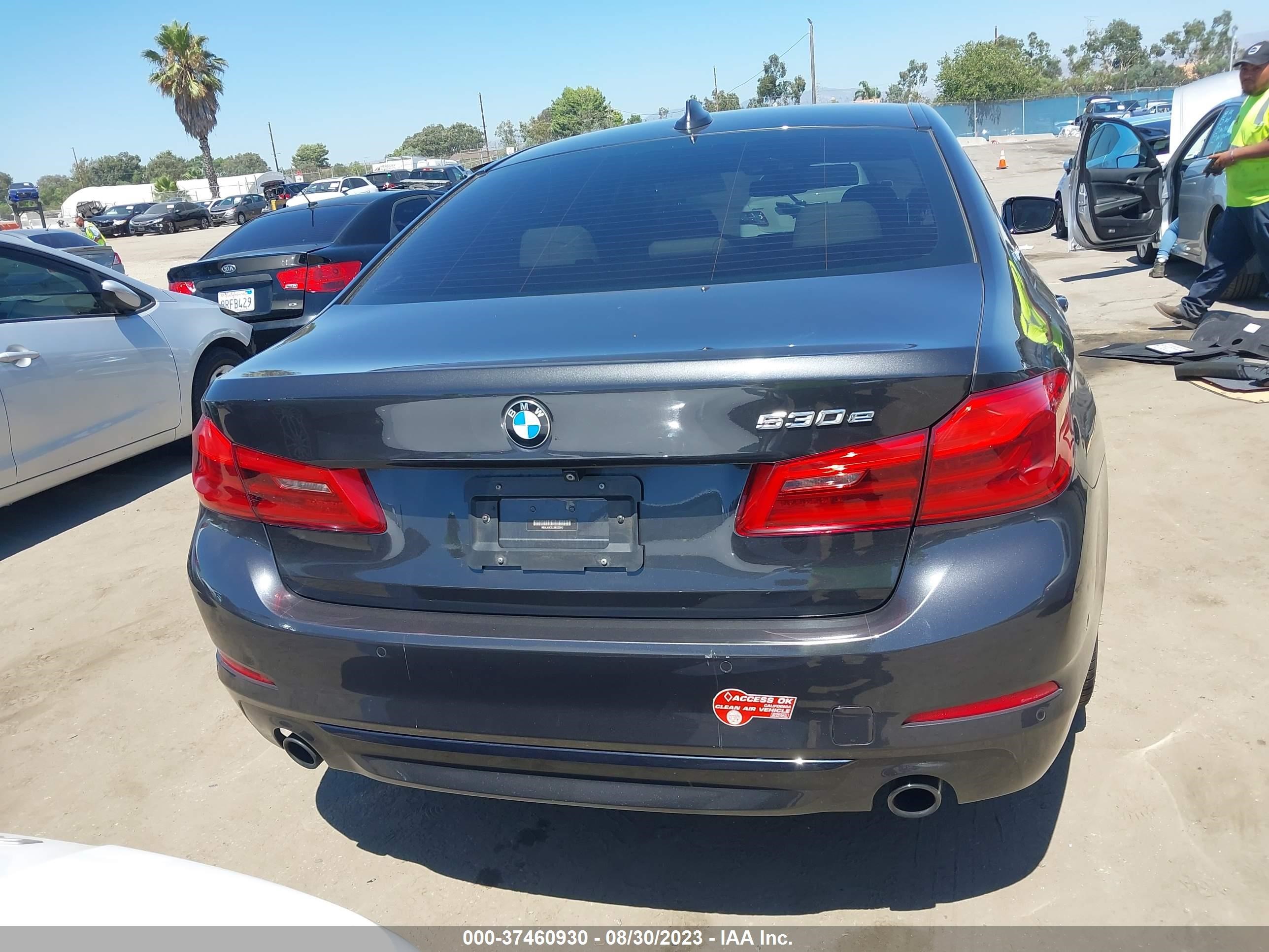 Photo 15 VIN: WBAJA9C5XJB032843 - BMW 530E 