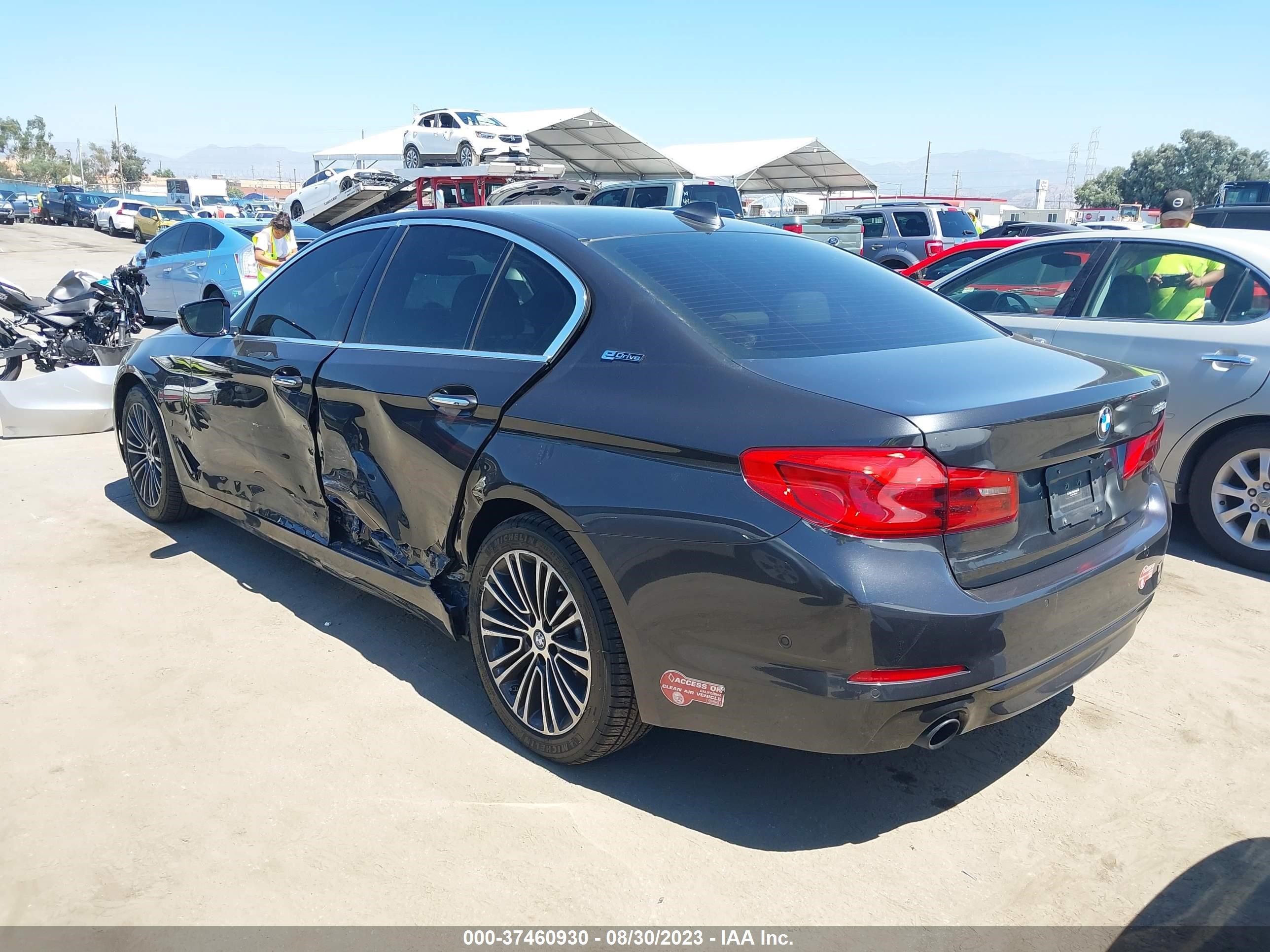 Photo 2 VIN: WBAJA9C5XJB032843 - BMW 530E 