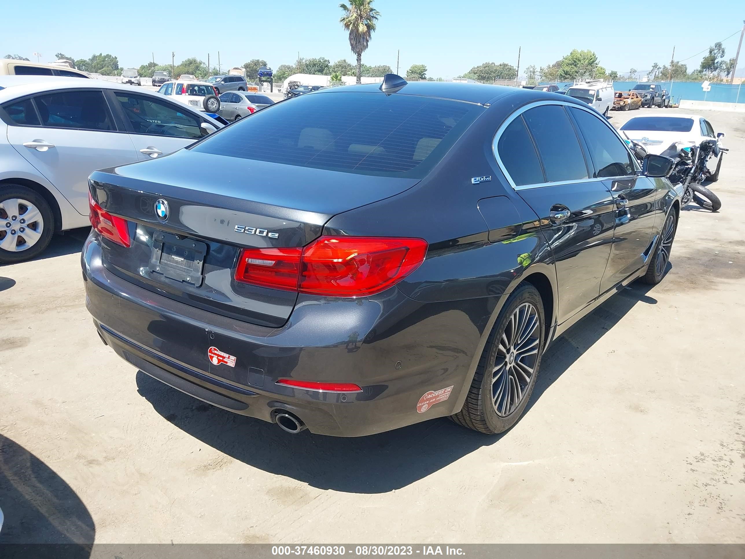 Photo 3 VIN: WBAJA9C5XJB032843 - BMW 530E 