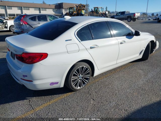 Photo 3 VIN: WBAJA9C5XJB250555 - BMW 530E 