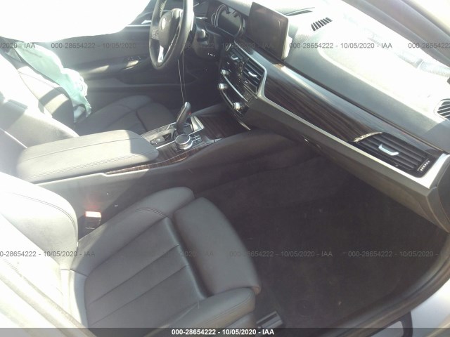 Photo 4 VIN: WBAJA9C5XKB393037 - BMW 530E 