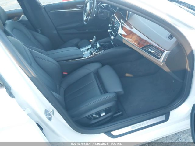 Photo 4 VIN: WBAJB1C53JB085446 - BMW 530E 