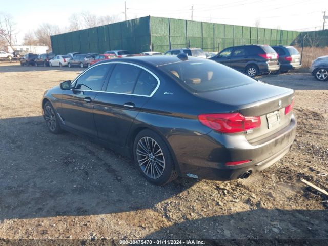 Photo 2 VIN: WBAJB1C59JB084866 - BMW 530E 