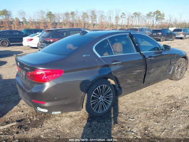 Photo 3 VIN: WBAJB1C59JB084866 - BMW 530E 