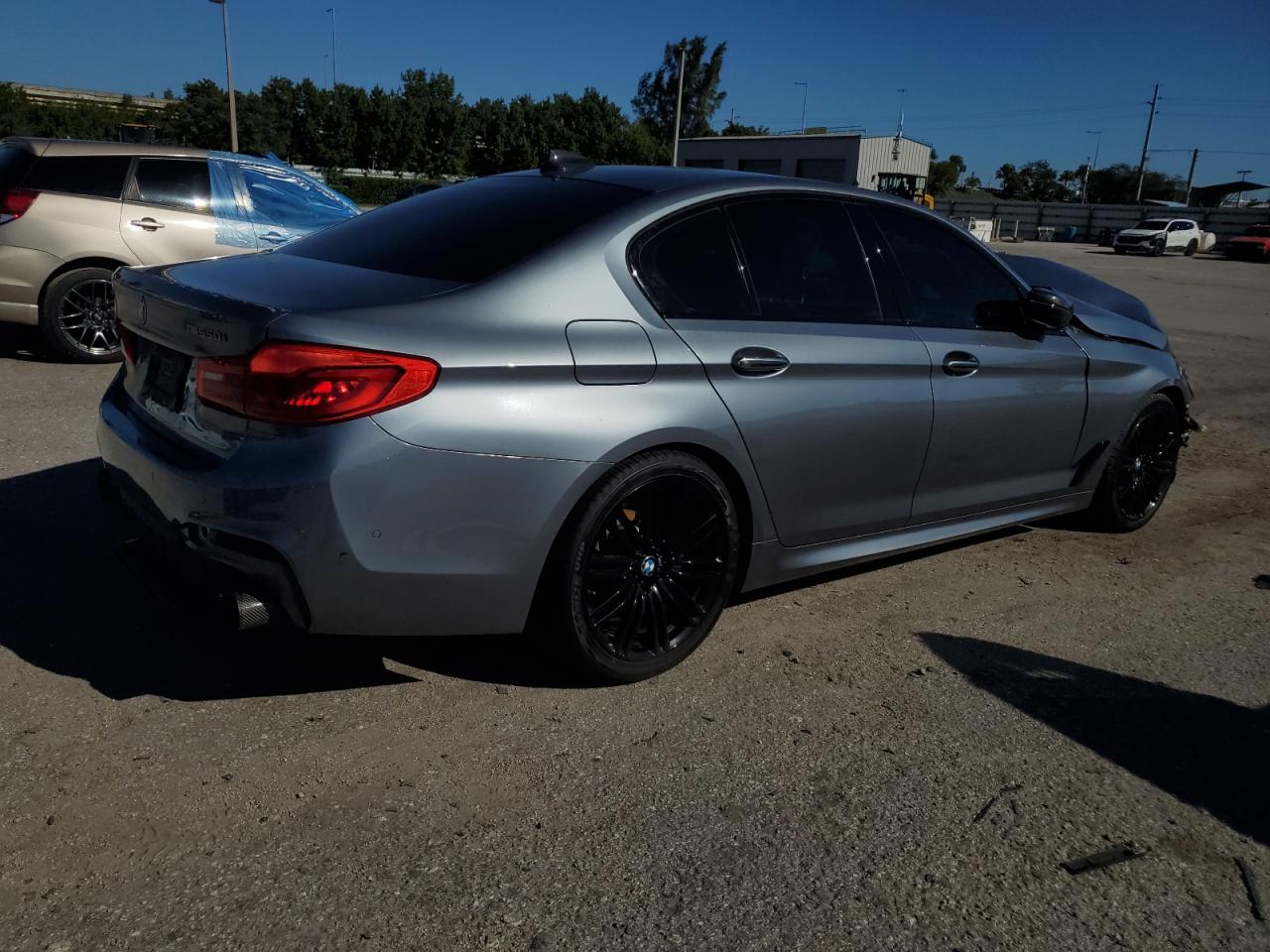 Photo 2 VIN: WBAJB9C53JB036343 - BMW M5 