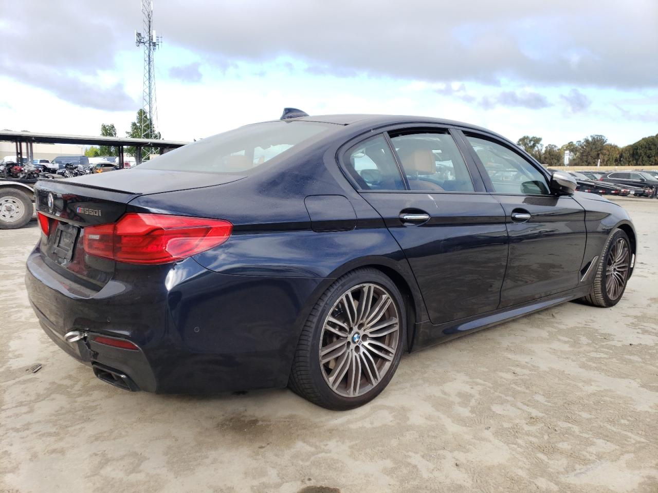 Photo 2 VIN: WBAJB9C53JB049609 - BMW M5 