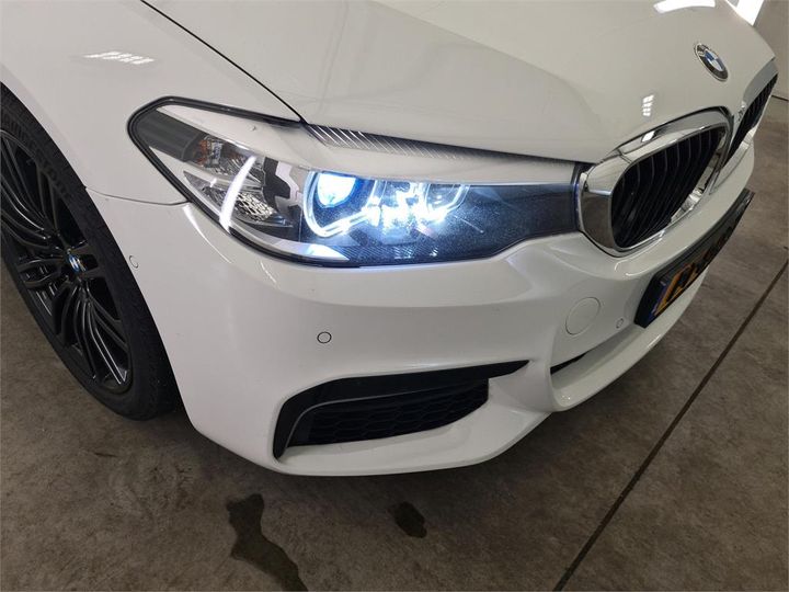 Photo 32 VIN: WBAJC31010G993475 - BMW 5 