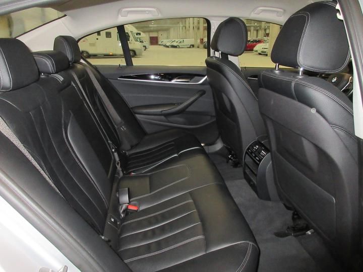 Photo 9 VIN: WBAJC31020G991721 - BMW 520D CITY CAR 