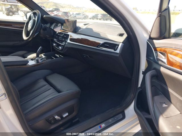 Photo 4 VIN: WBAJE5C33HG477675 - BMW 540I 