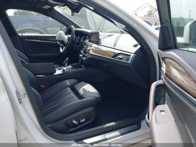 Photo 4 VIN: WBAJE5C52KBM76992 - BMW 540I 