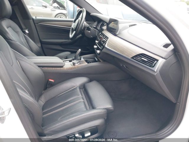 Photo 4 VIN: WBAJE5C55JWA94143 - BMW 540I 