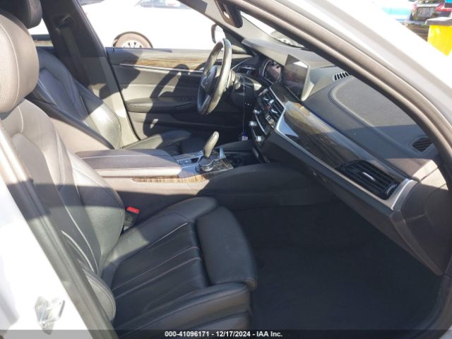 Photo 4 VIN: WBAJE5C58JWA94640 - BMW 540I 