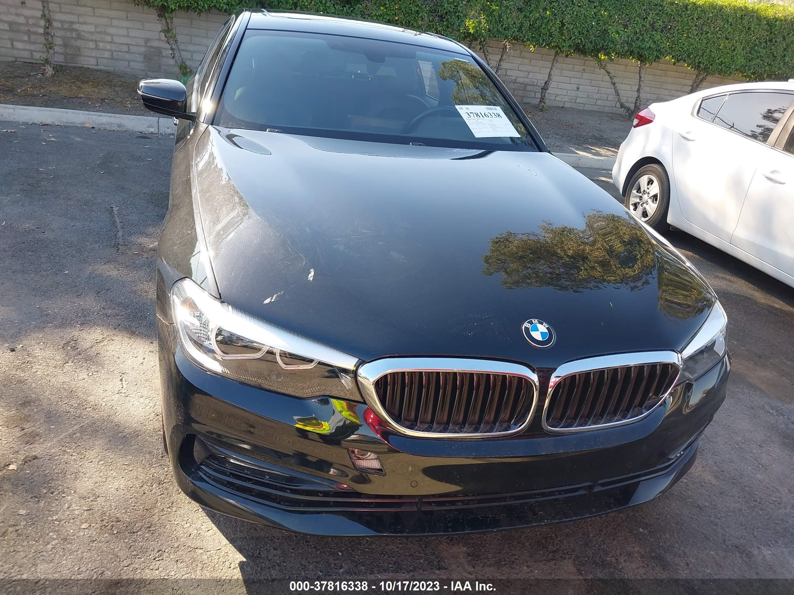 Photo 11 VIN: WBAJE5C5XJWA94400 - BMW 5ER 