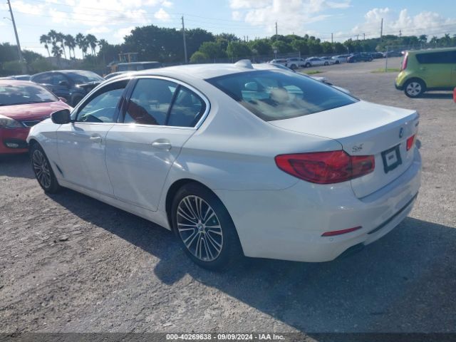 Photo 2 VIN: WBAJE5C5XKBM76948 - BMW 540I 