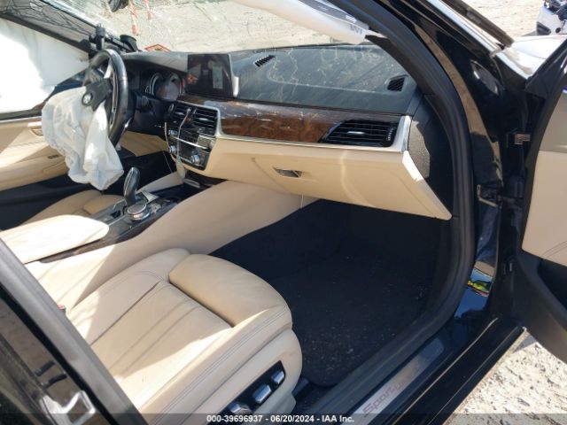 Photo 4 VIN: WBAJE7C30HG890312 - BMW 540I 