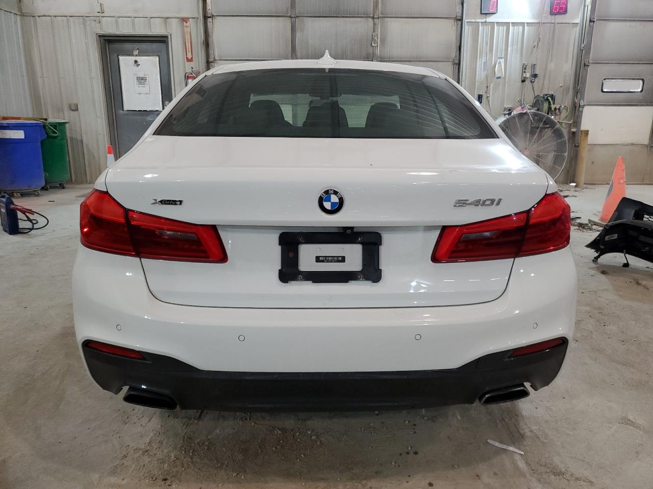 Photo 5 VIN: WBAJE7C31HG887421 - BMW 5ER 