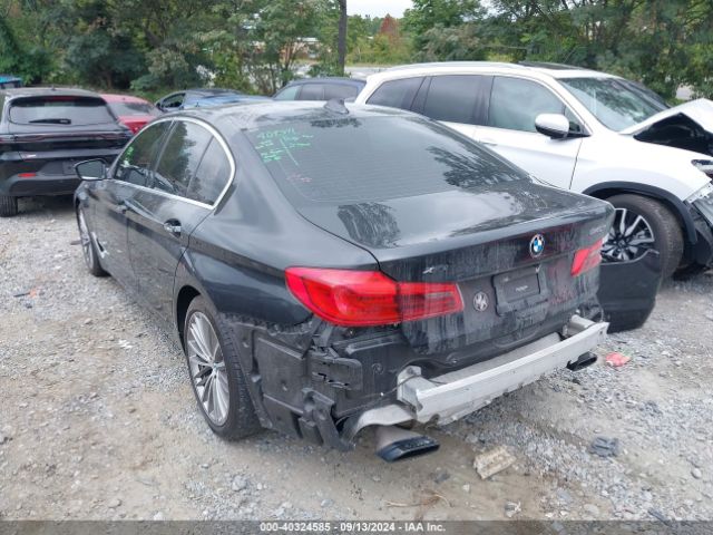 Photo 2 VIN: WBAJE7C32HG888402 - BMW 540I 