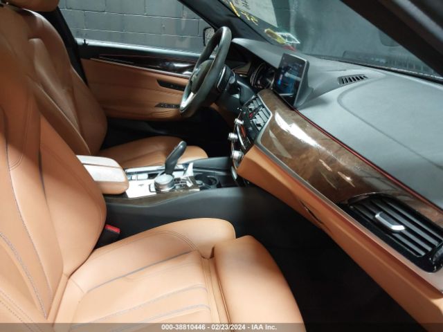 Photo 4 VIN: WBAJE7C38HG887383 - BMW 540I 