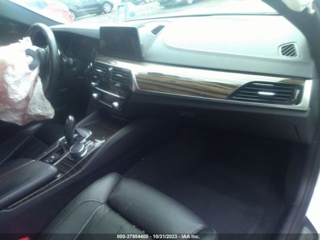 Photo 4 VIN: WBAJE7C39HG887828 - BMW 540I 