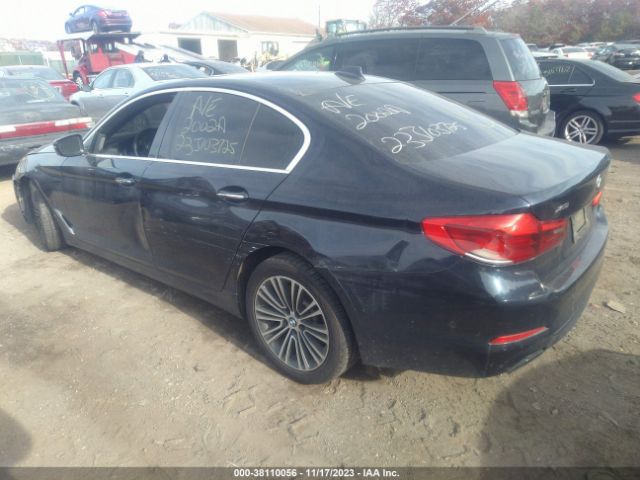 Photo 2 VIN: WBAJE7C3XHG890267 - BMW 540I 