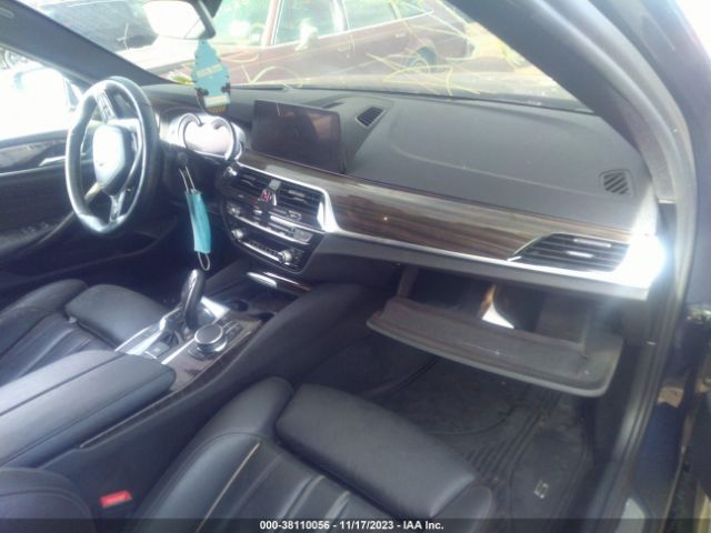 Photo 4 VIN: WBAJE7C3XHG890267 - BMW 540I 