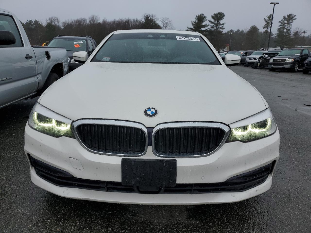 Photo 4 VIN: WBAJE7C50KWW12380 - BMW 5ER 