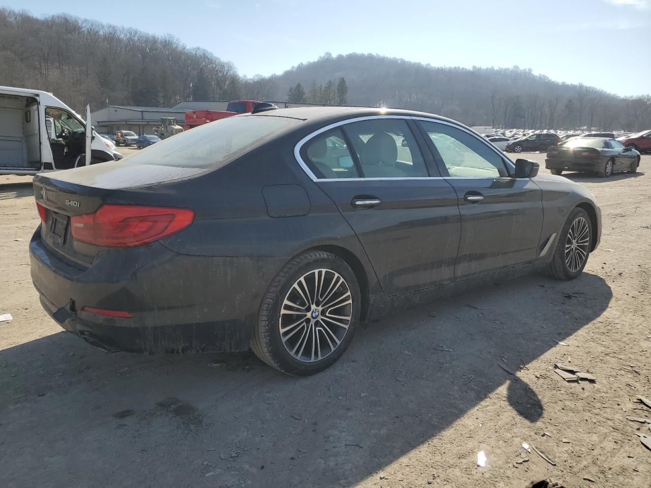 Photo 2 VIN: WBAJE7C51JWD49575 - BMW 5ER 