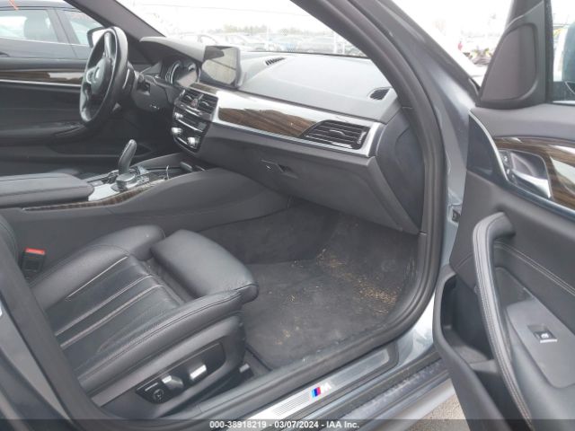 Photo 4 VIN: WBAJE7C51JWD53447 - BMW 540I 