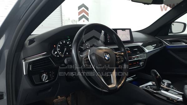 Photo 10 VIN: WBAJE7C52KWW16544 - BMW 540 