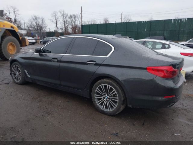 Photo 2 VIN: WBAJE7C53JWC55410 - BMW 540I 