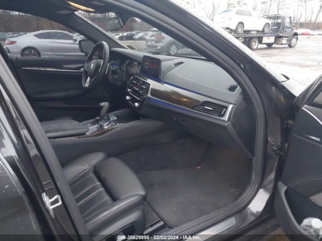 Photo 4 VIN: WBAJE7C53JWC55410 - BMW 540I 