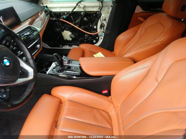 Photo 4 VIN: WBAJE7C53KWW03785 - BMW 540I 