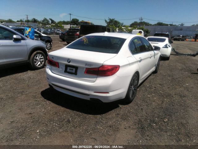 Photo 3 VIN: WBAJE7C54JWA04086 - BMW 540I 