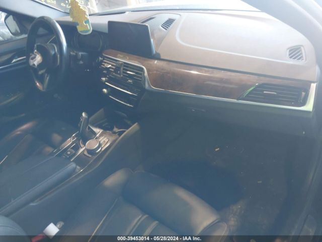 Photo 4 VIN: WBAJE7C54KWW20708 - BMW 540I 