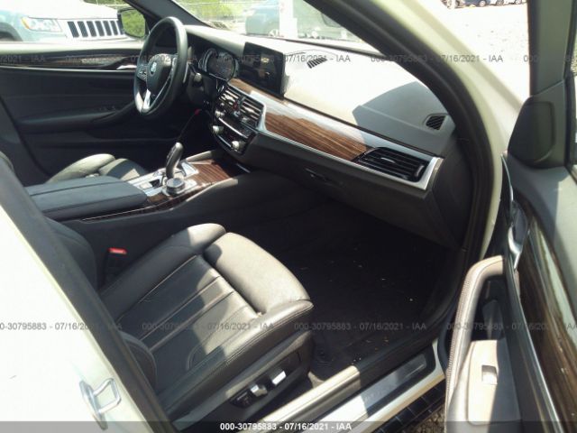 Photo 4 VIN: WBAJE7C56JWC54820 - BMW 5 