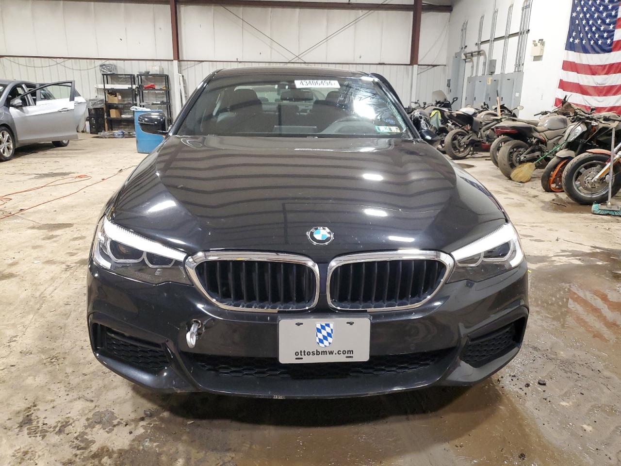 Photo 4 VIN: WBAJE7C56KWW39924 - BMW 5ER 