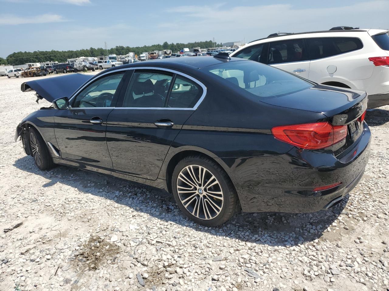 Photo 1 VIN: WBAJE7C57JWD49516 - BMW 540I 