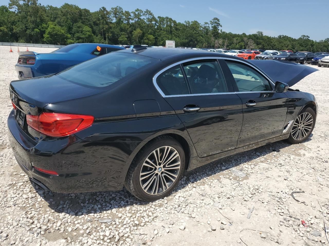 Photo 2 VIN: WBAJE7C57JWD49516 - BMW 540I 