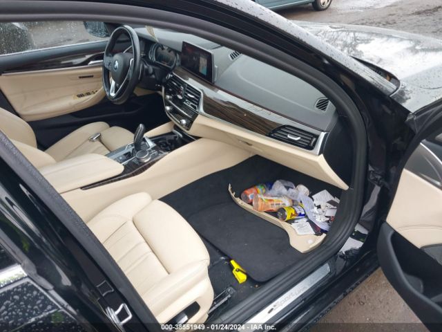 Photo 4 VIN: WBAJE7C57KWW41553 - BMW 540I 